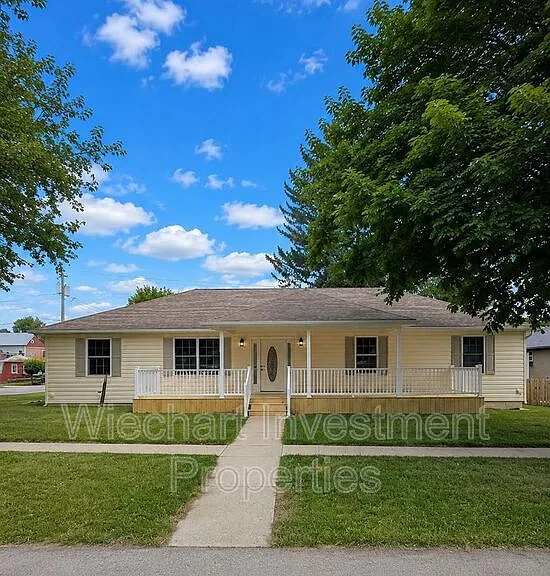 232 N Cherry St — Photo 2