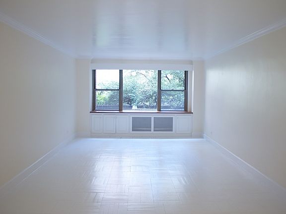 5th image of 420 E 55th St APT 1R