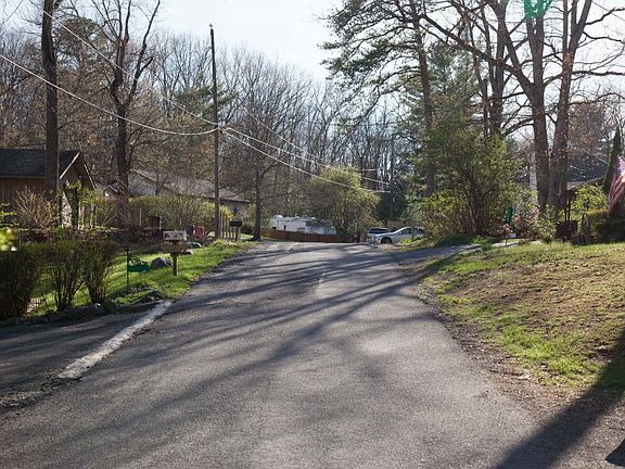 5th image of 134 Lilac Dr