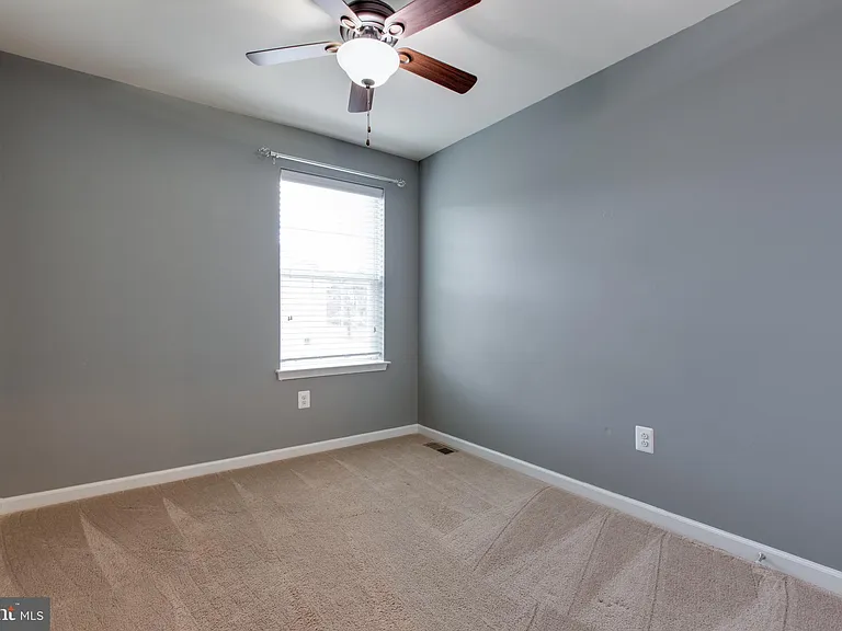 1314 Hawthorn Dr — Photo 24