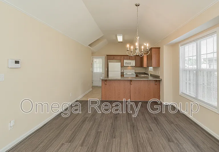 2170 Village Ln — Photo 13