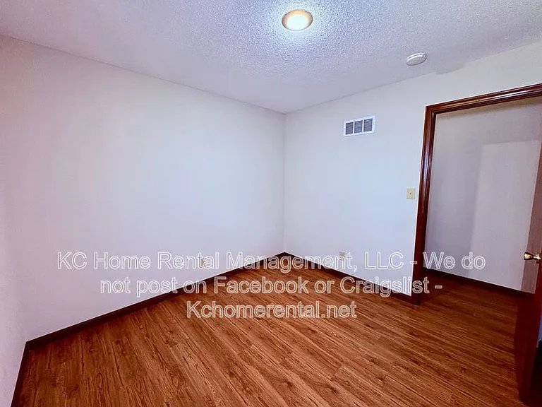 6012 Noland Rd — Photo 16