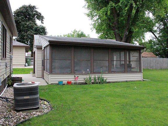 3rd image of 333 Lakehill Dr