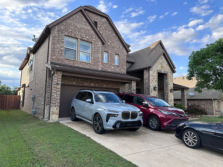 912 Foxtail Dr — Photo 1