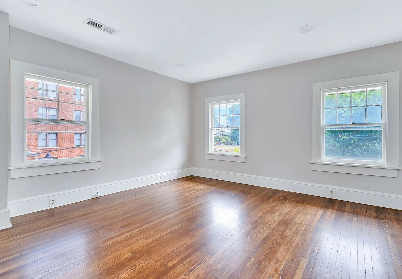 1 bed, 1.0 bath, 811 sqft, $1,225 — Photo 3