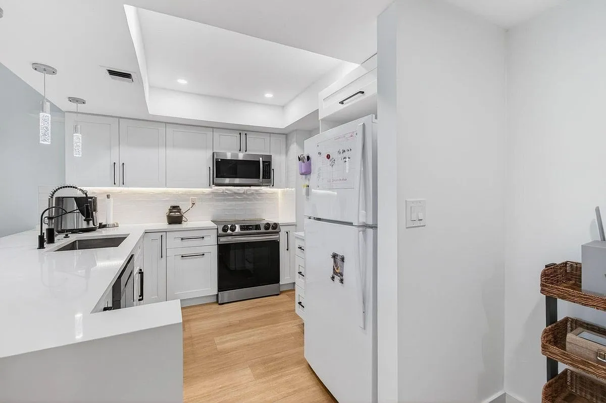 2 bed, 2.0 bath, 918 sqft, $2,500 — Photo 4