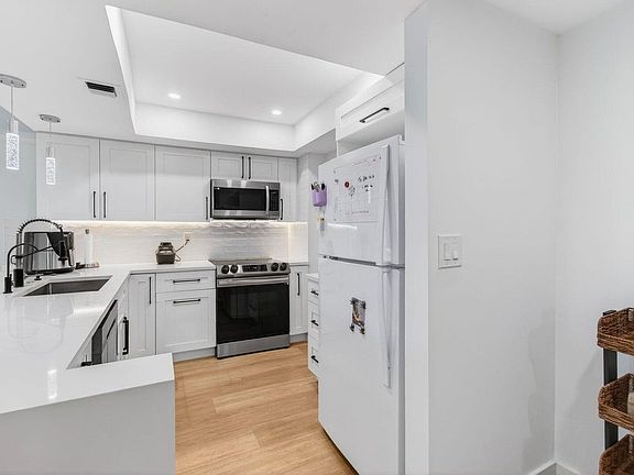 4th image of 50 SW 3rd Ave APT 311