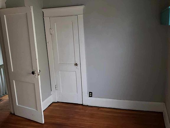 4th image of 215 Smith Ave