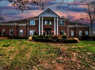 28 Hunters Trl, Warren, NJ 07059