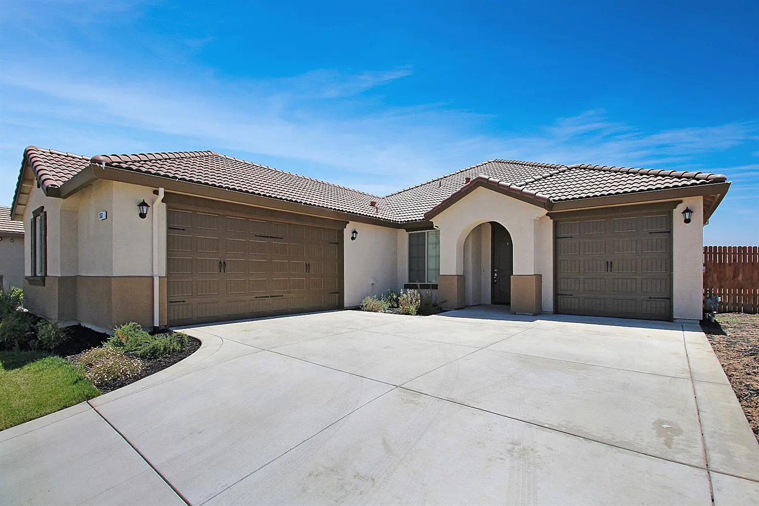 1361 Sundance Dr photo 1