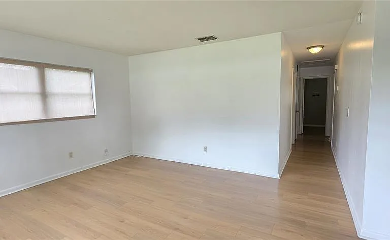 410 S Oakwood Ave — Photo 1