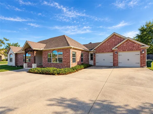 3611 E Blue Stone Dr, Fayetteville, AR 72764