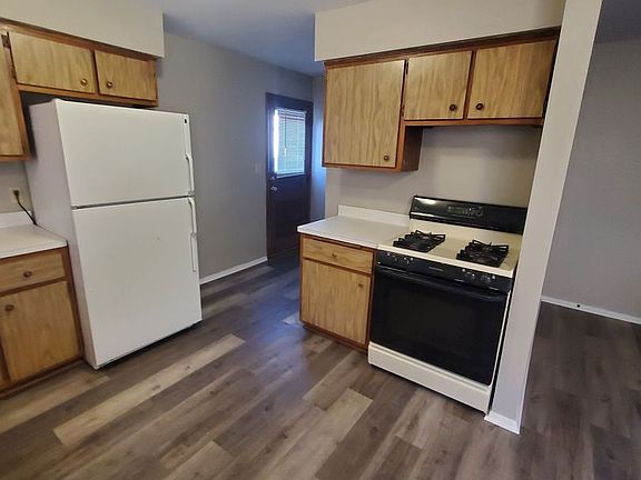 4th image of 650-670 S 60th St #650