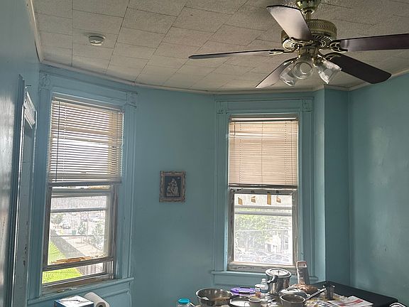 Spacious living area with great sunlight all the time