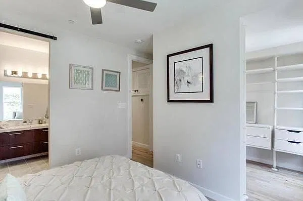 1 bed, 1.5 bath, 900 sqft, $3,200 — Photo 3