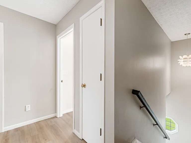 8446-1 Olenbrook Dr — Photo 22