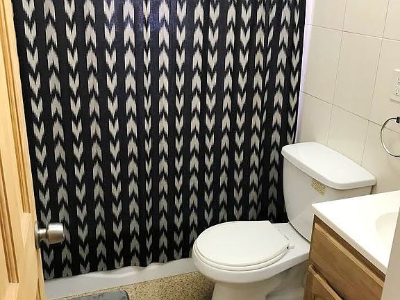 5th image of 3252 45th St APT 1F