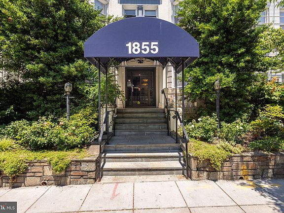 3rd image of 1855 Calvert St NW APT 102