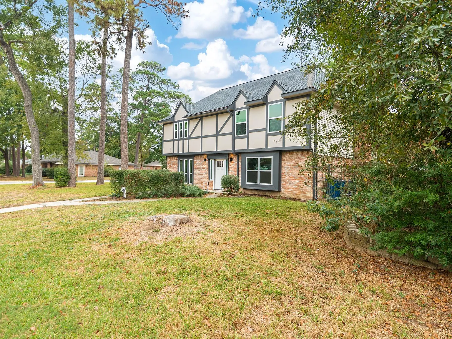 4 bed, 2.5 bath, 2324 sqft, $2,900 — Photo 4