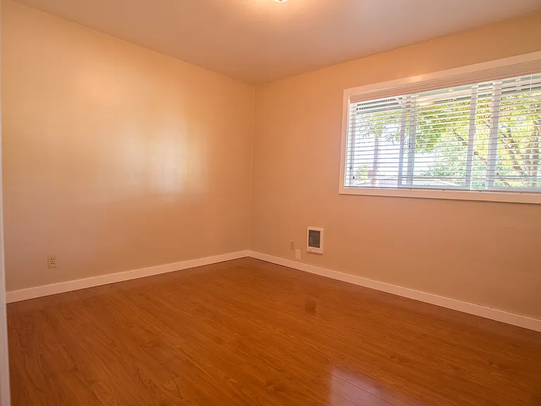 5162 NE Willamette Ave — Photo 8