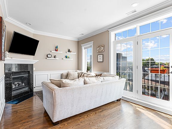 3rd image of 2248 W Foster Ave APT 3