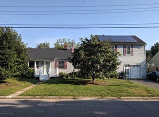 22 Meadowbrook Ave, Eatontown, NJ 07724