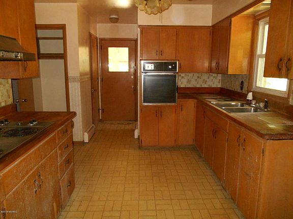 5th image of 4188 N 36th St