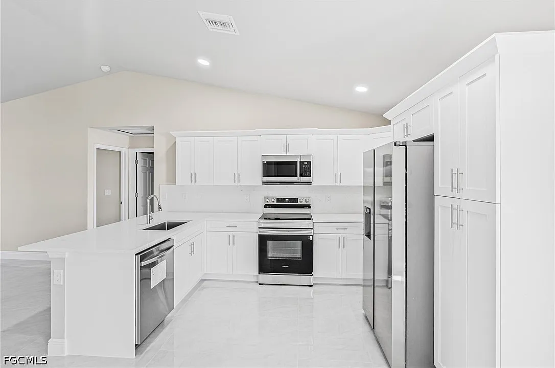 3 bed, 2.0 bath, 1258 sqft, $1,825 — Photo 4