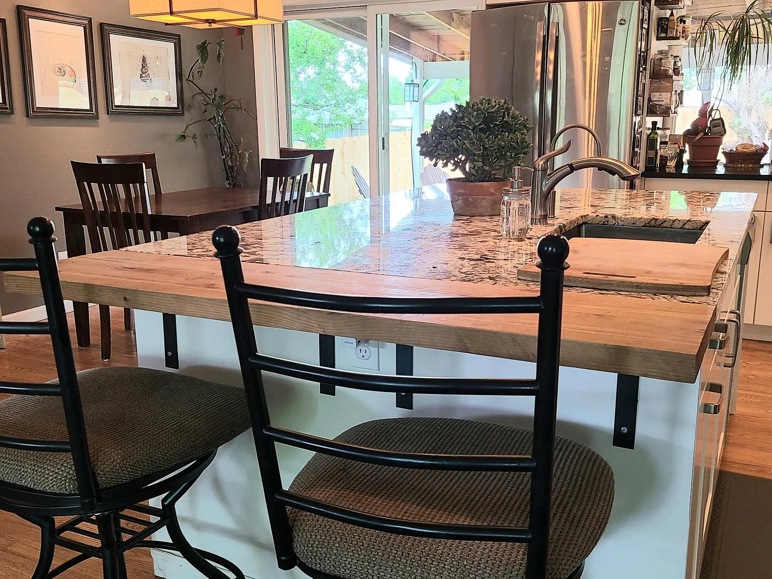 3 bed, 2250 sqft, $3,300 — Photo 4