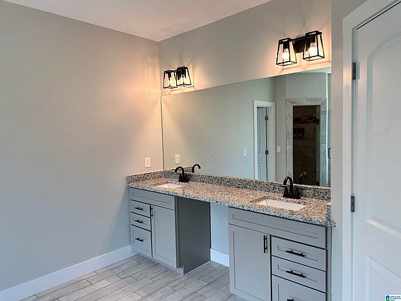 5th image of 4233 Jordan Cir