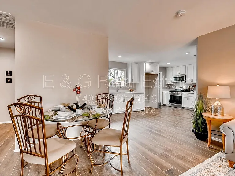 1806 E Don Carlos Ave — Photo 3