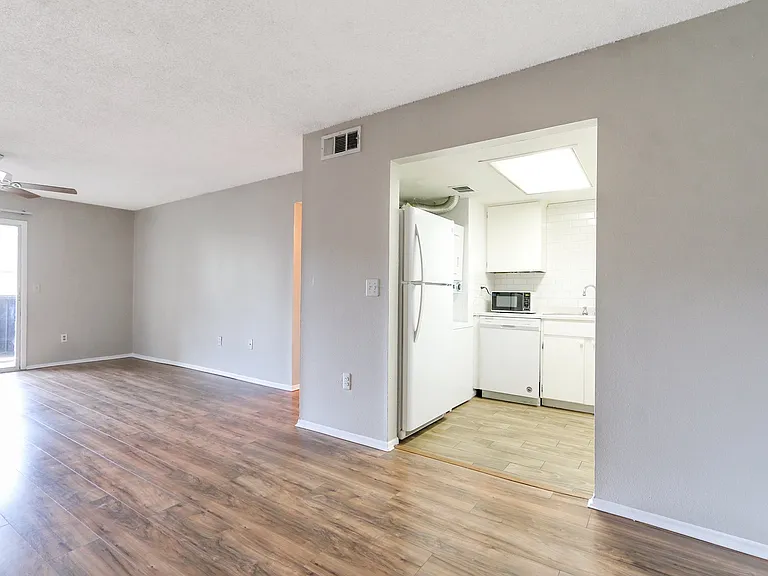 922 Lake Destiny Rd #E — Photo 1