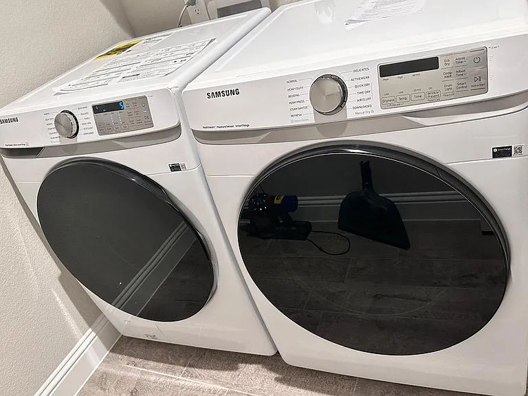 Samsung smart Electric Front Load Washer (4.5 cu. ft.) & Dryer (7.5 cu. ft.)