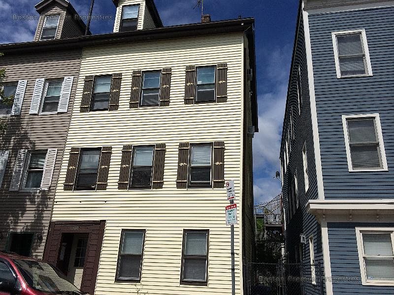 2nd image of 207 K St