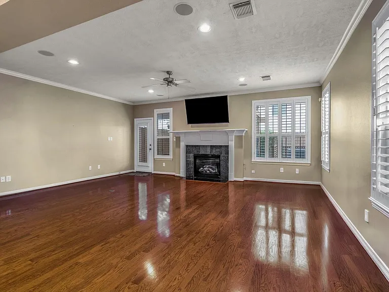 1524 Birdsall St — Photo 14