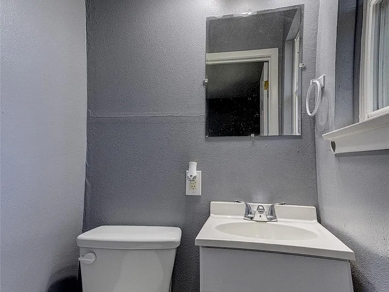 1415 Phoenix Dr — Photo 10