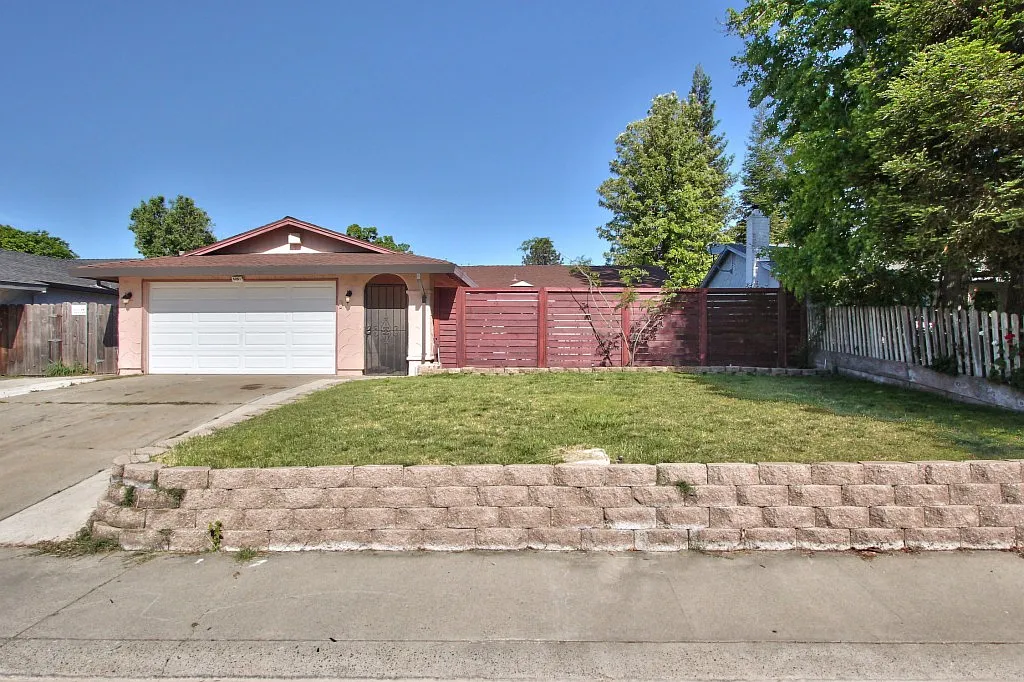 4061 Farmer Way photo 1