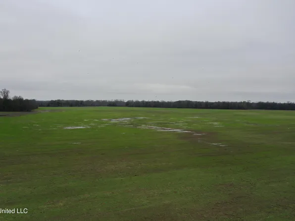 2000 Walnut Lake Rd, Dundee, MS 38626