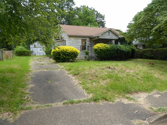 1st image of 3015 Hoskins Dr