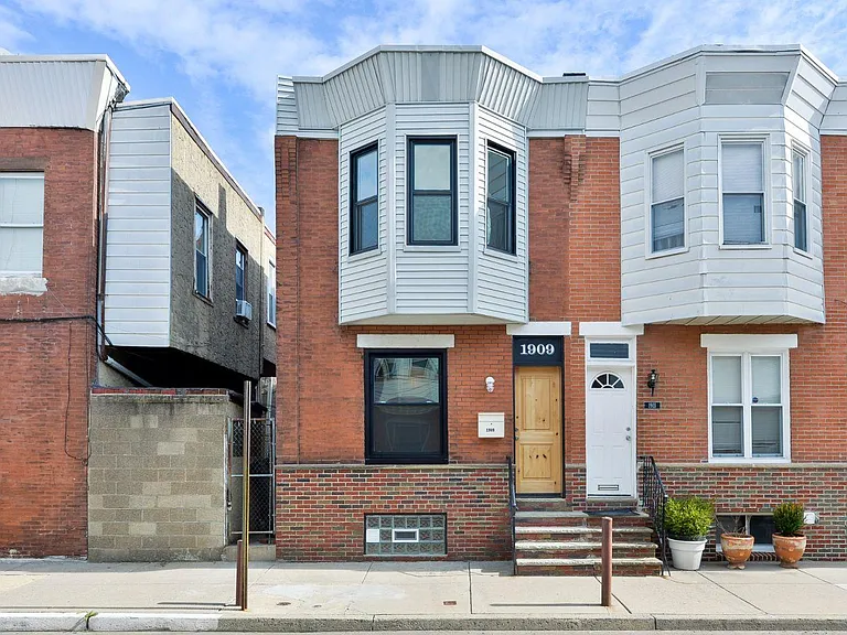 1909 S Woodstock St — Photo 27