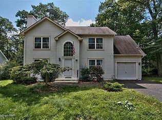 359 Coach Rd, Tobyhanna, PA 18466