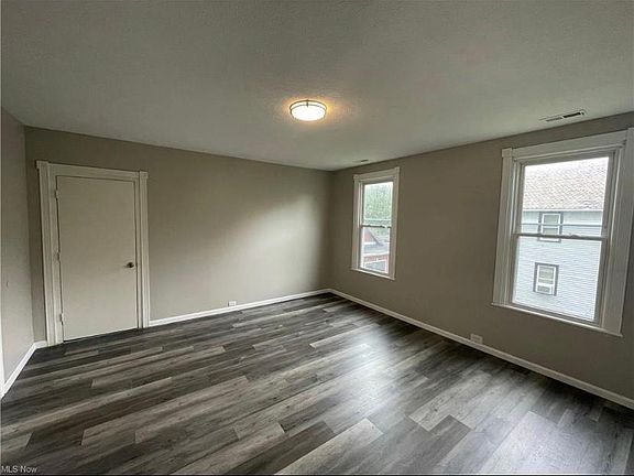 3rd image of 7102 Lawn Ave #Up