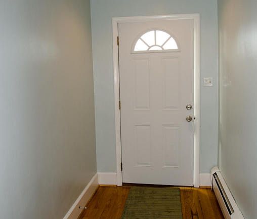 4th image of 2895 Euclid Ave