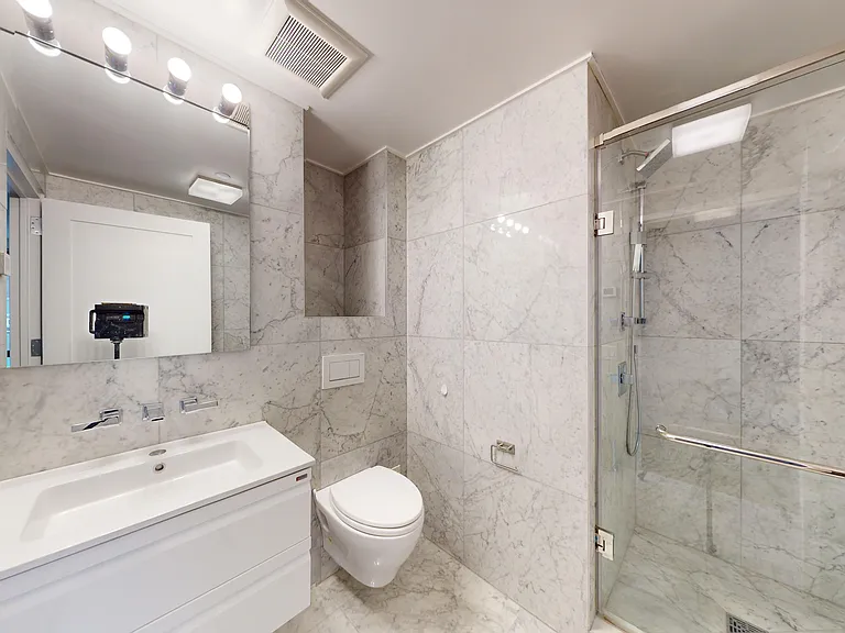 237 E 34th St #1004 — Photo 24