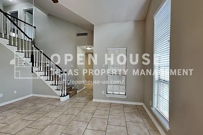 2510 Melissa Ln — Photo 3