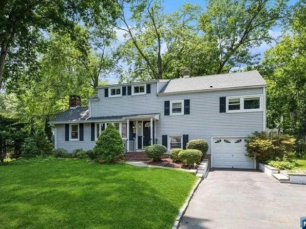 51 6th St, Cresskill, NJ 07626