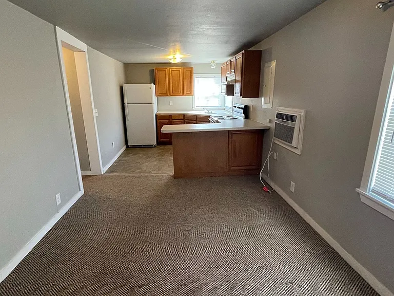 703 Goingsnake St — Photo 3