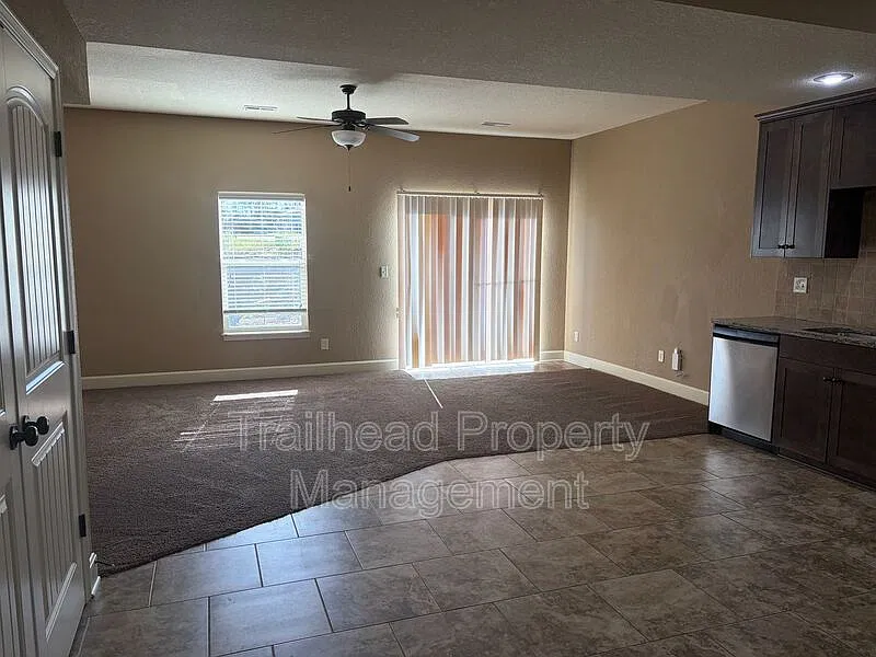 3 bed, 2.5 bath, 1500 sqft, $1,795 — Photo 2