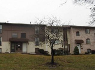 135 Carmel Woods Dr, Ellisville, MO 63021