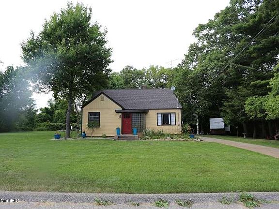 2nd image of 1940 Lindberg Dr